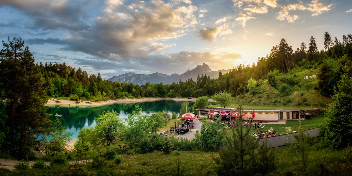 Breite Ansicht der Fullmoonparty am Urisee in Reutte