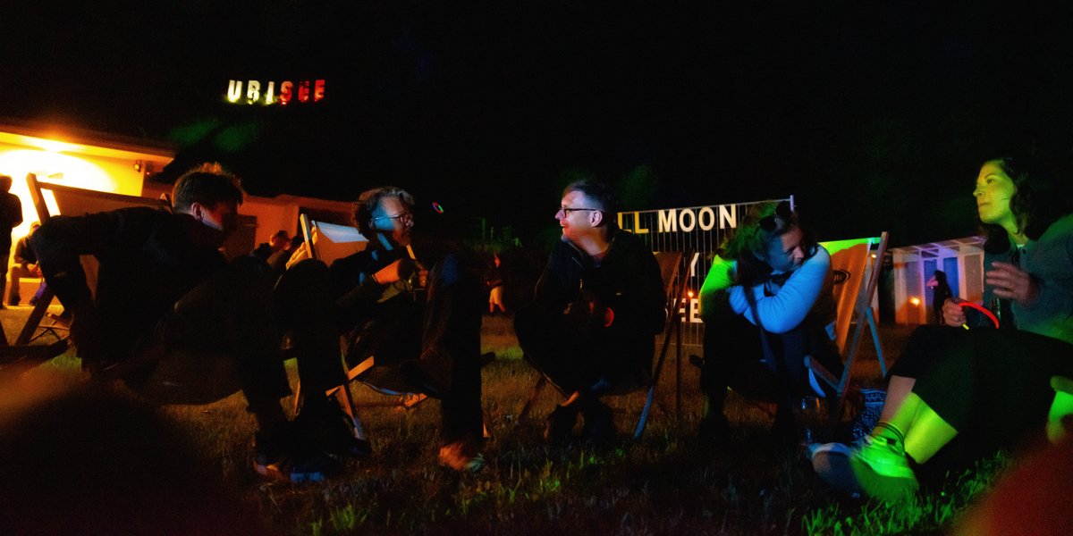Panorama der Fullmoonparty am Strandbad Urisee bei Nacht