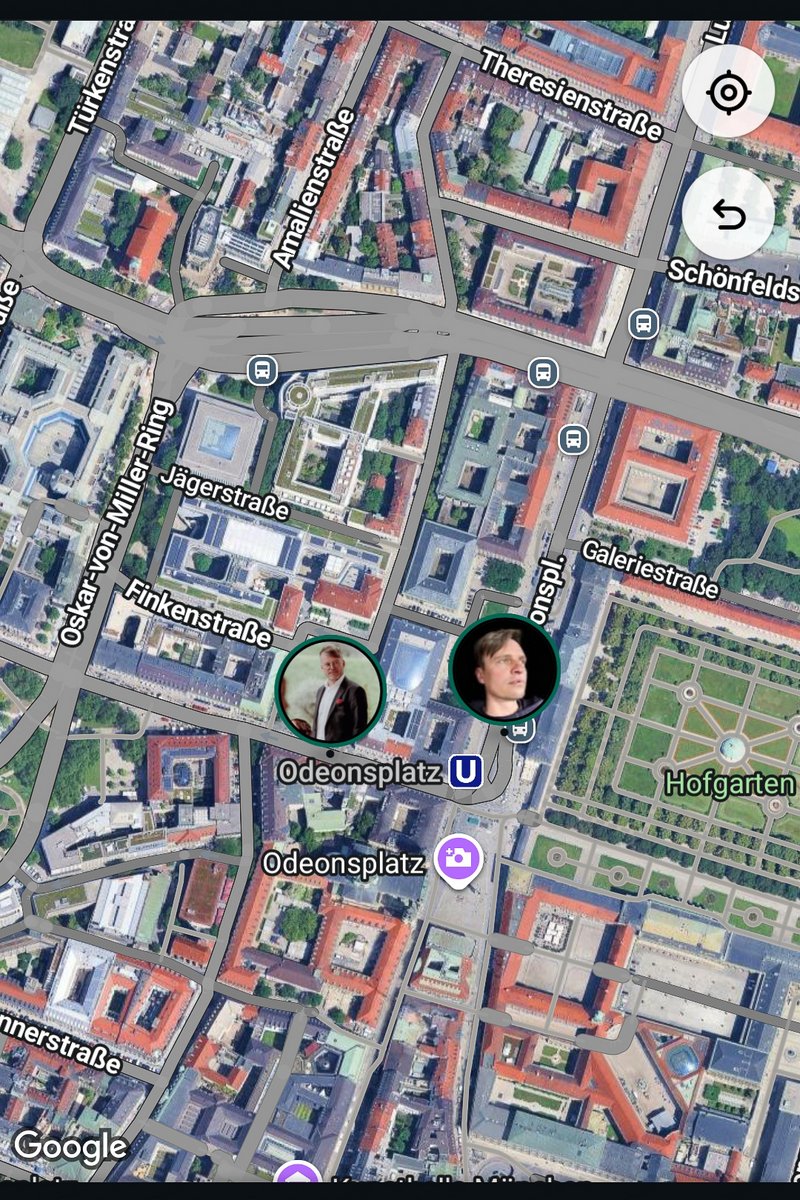 Kartenausschnitt auf einem Smartphone zeigt den Weg oder Standort rund um das Pride-Fest.