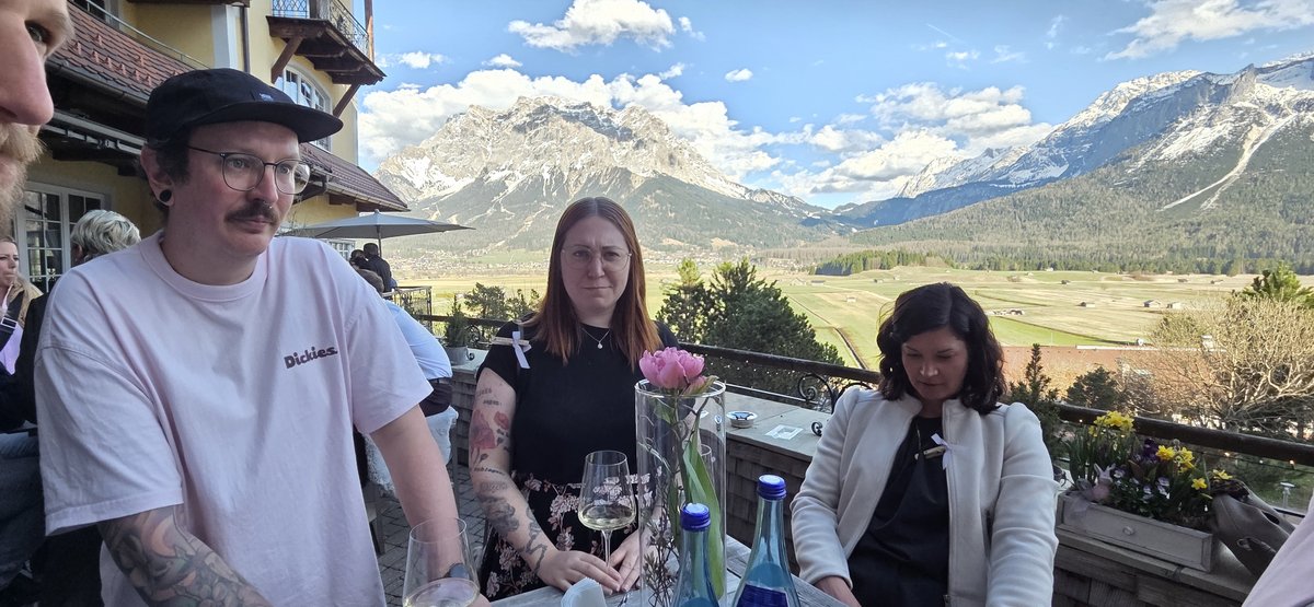 Gäste bei der Weinverkostung im Hotel Post Lermoos – Markus Saletz – Foto 4